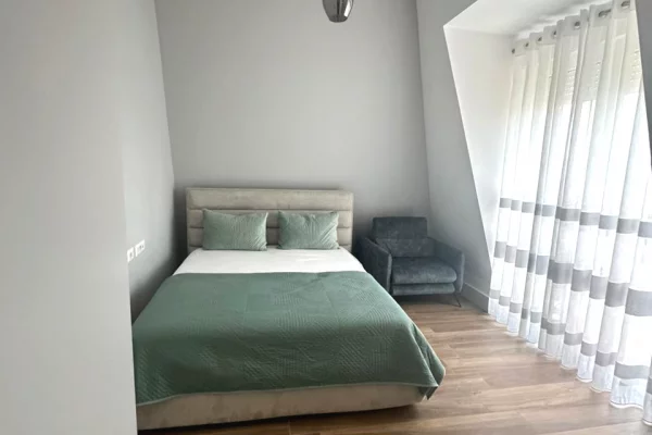 Shtepi me qera Apartament ne Tirane, 2+1, Mobilimi E mobiluar, Pagesa 1,900  Euro.