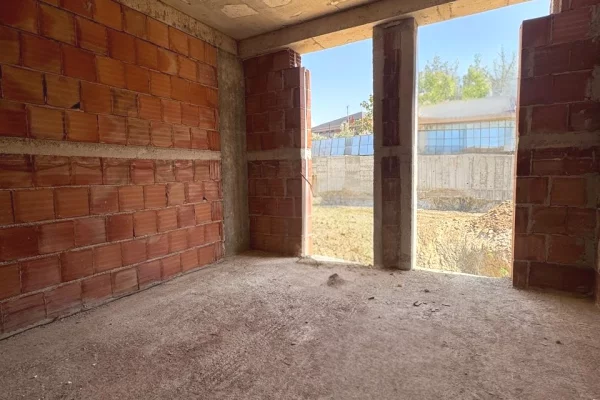 Shtepi ne shitje Apartament ne Tirane, 1+1, Mobilimi Bosh, pa mobiluar, Pagesa 101,700  Euro.