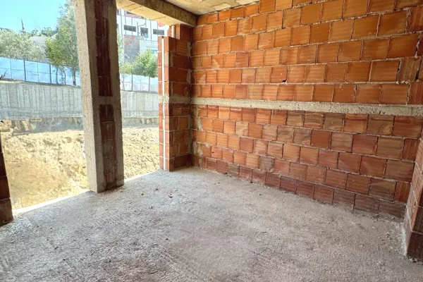 Shtepi ne shitje Apartament ne Tirane, 1+1, Mobilimi Bosh, pa mobiluar, Pagesa 101,700  Euro.