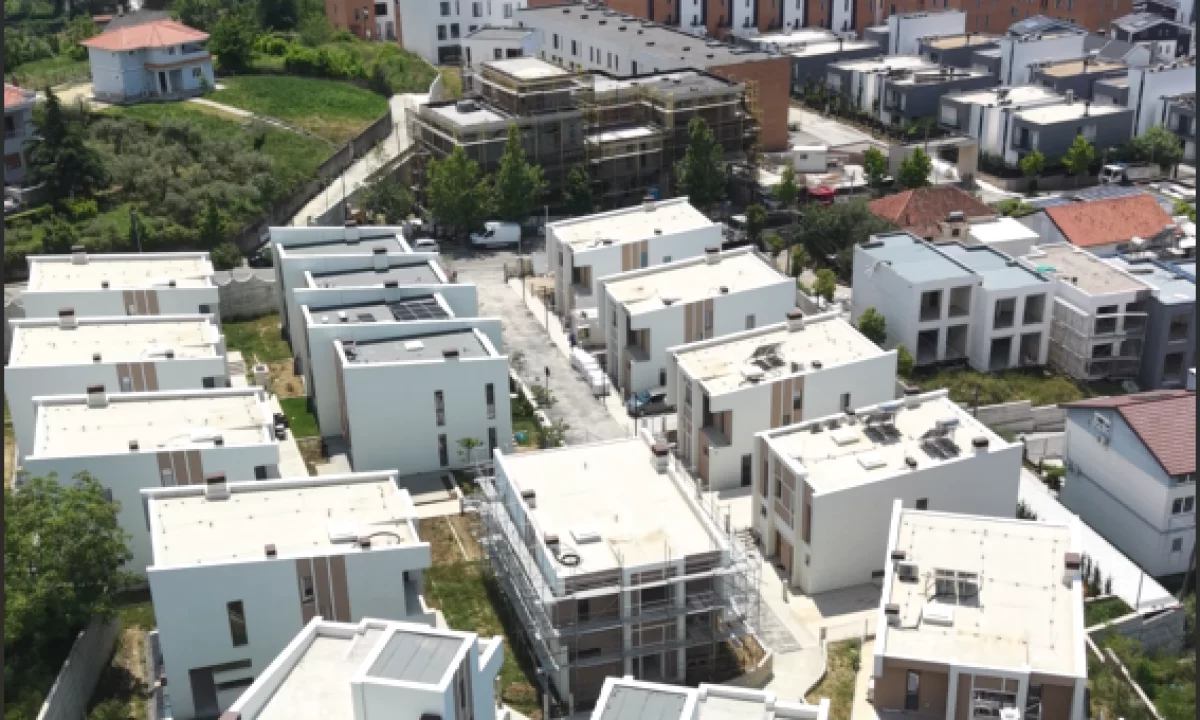 Shtepi ne shitje Vila Luksoze ne Tirane, 3+1, Mobilimi Bosh, pa mobiluar, Pagesa 569,900  Euro.