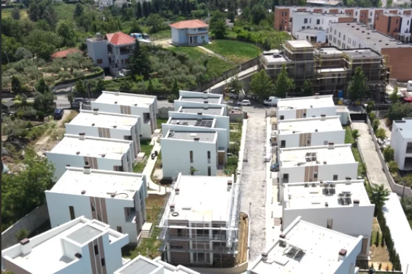 Shtepi ne shitje Vila Luksoze ne Tirane, 3+1, Mobilimi Bosh, pa mobiluar, Pagesa 569,900  Euro.