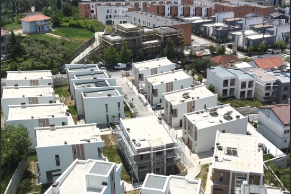 🏡 Shitet Vilë e Bashkangjitur 3-Katëshe | Pranë TEG
