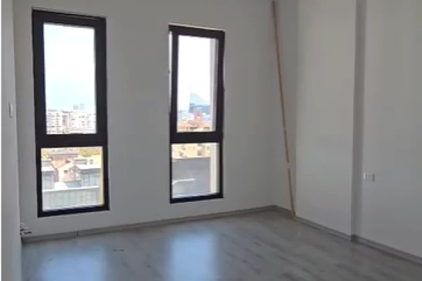 Ambient biznesi me qera 3+1 ne Tirane - 653 Euro