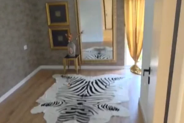 Shtepi ne shitje Apartament ne Tirane, 2+1, Mobilimi E mobiluar, Pagesa 260,000  Euro.