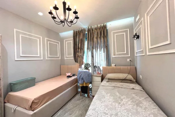 Shtepi ne shitje Apartament ne Tirane, 2+1, Mobilimi E mobiluar, Pagesa 300,000  Euro.
