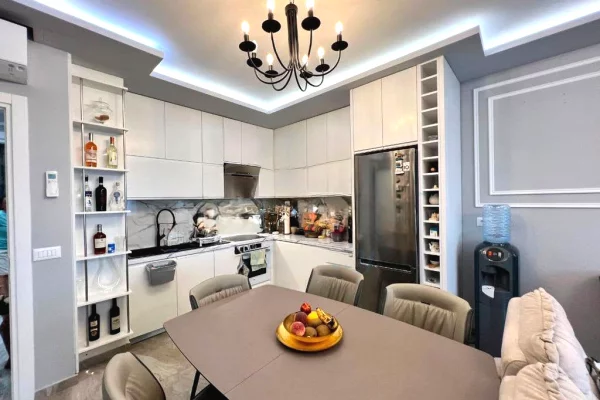 Shtepi ne shitje Apartament ne Tirane, 2+1, Mobilimi E mobiluar, Pagesa 300,000  Euro.