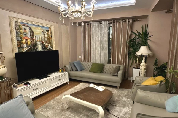 Casa in vendita Appartamento a Tirana, 3+1, Ambiente Arredato, Pagamento 376,200  Euro.