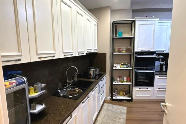 Casa in vendita Appartamento a Tirana, 3+1, Ambiente Arredato, Pagamento 376,200  Euro.