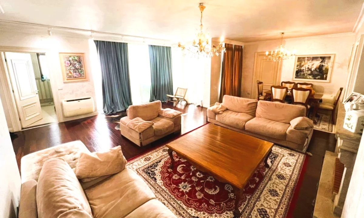 Shtepi ne shitje Apartament ne Tirane, 3+1, Mobilimi E mobiluar, Pagesa 630,000  Euro.