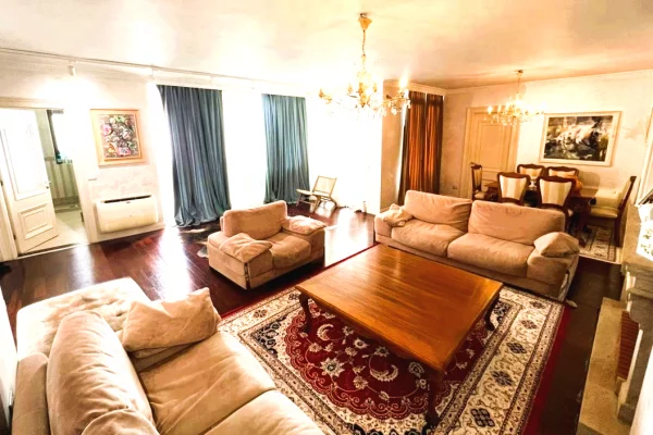 Shtepi ne shitje Apartament ne Tirane, 3+1, Mobilimi E mobiluar, Pagesa 630,000  Euro.