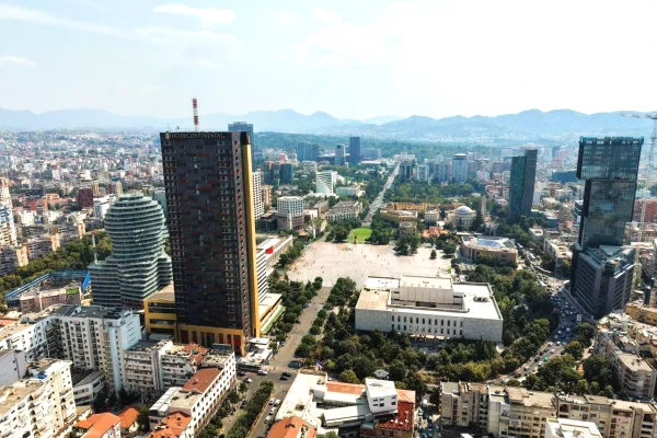 Shtepi ne shitje Apartament ne Tirane, 3+1, Mobilimi E mobiluar, Pagesa 630,000  Euro.