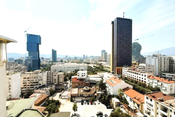 Shtepi ne shitje Apartament ne Tirane, 3+1, Mobilimi E mobiluar, Pagesa 630,000  Euro.