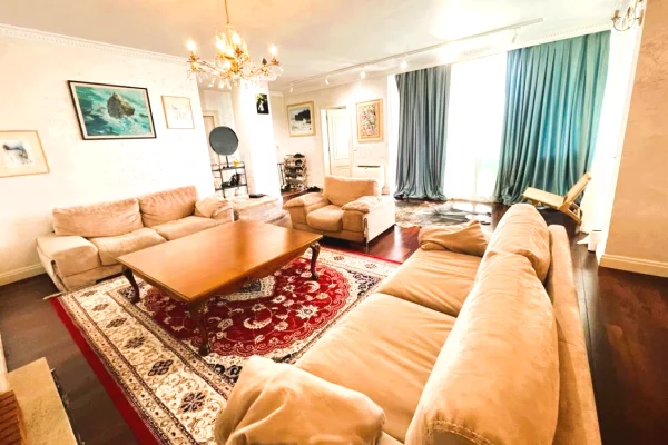 Shtepi ne shitje Apartament ne Tirane, 3+1, Mobilimi E mobiluar, Pagesa 630,000  Euro.