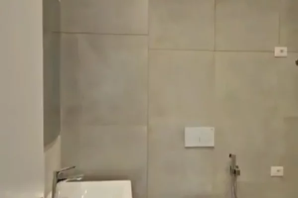 Shtepi ne shitje Apartament ne Tirane, 1+1, Mobilimi Bosh, pa mobiluar, Pagesa 138,000  Euro.