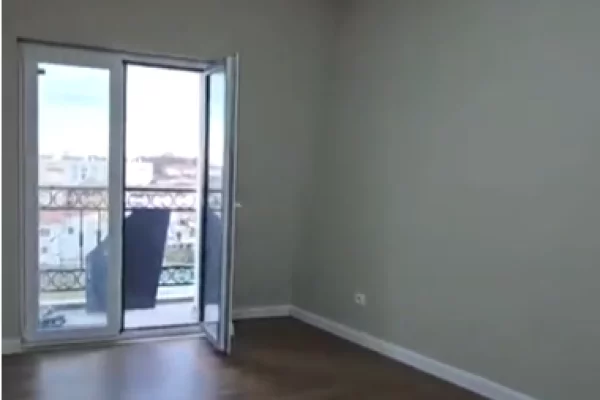 Shtepi ne shitje Apartament ne Tirane, 1+1, Mobilimi Bosh, pa mobiluar, Pagesa 138,000  Euro.