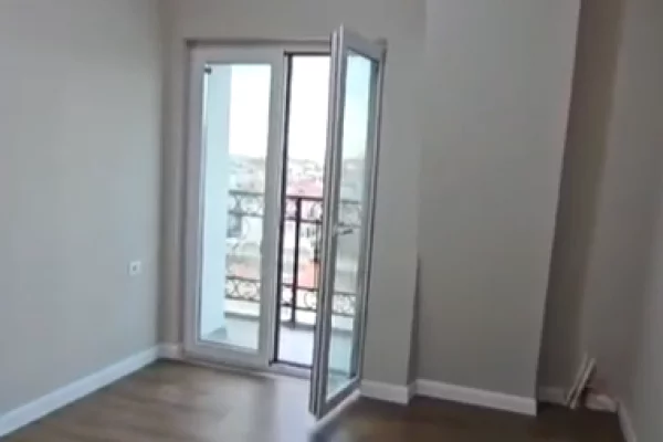 Shtepi ne shitje Apartament ne Tirane, 1+1, Mobilimi Bosh, pa mobiluar, Pagesa 138,000  Euro.