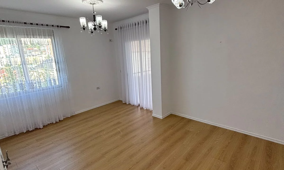 Shtepi ne shitje Apartament ne Tirane, 2+1, Mobilimi Bosh, pa mobiluar, Pagesa 133,670  Euro.