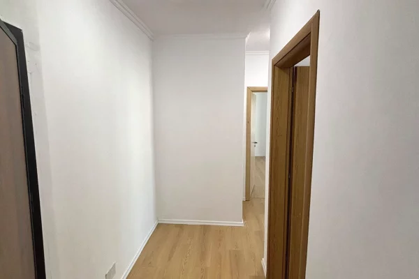 Shtepi ne shitje Apartament ne Tirane, 2+1, Mobilimi Bosh, pa mobiluar, Pagesa 133,670  Euro.