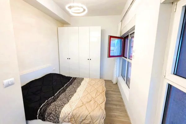 Shtepi ne shitje Apartament ne Tirane, Garsoniere, Mobilimi E mobiluar, Pagesa 79,000  Euro.