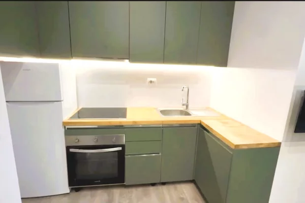 Shtepi ne shitje Apartament ne Tirane, Garsoniere, Mobilimi E mobiluar, Pagesa 79,000  Euro.