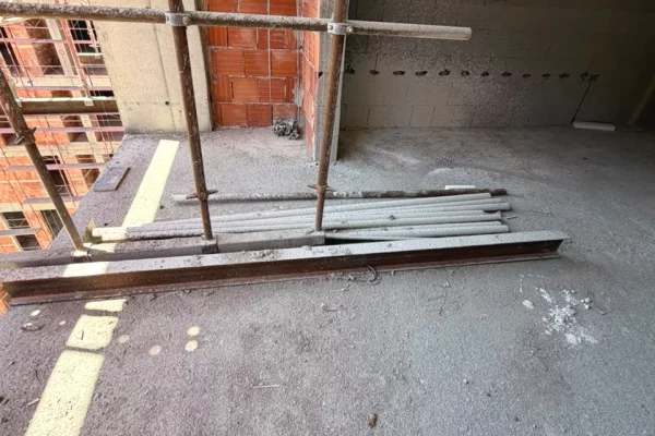 Casa in vendita Appartamento a Tirana, 2+1, Ambiente Vuoto, Pagamento 187,590  Euro.
