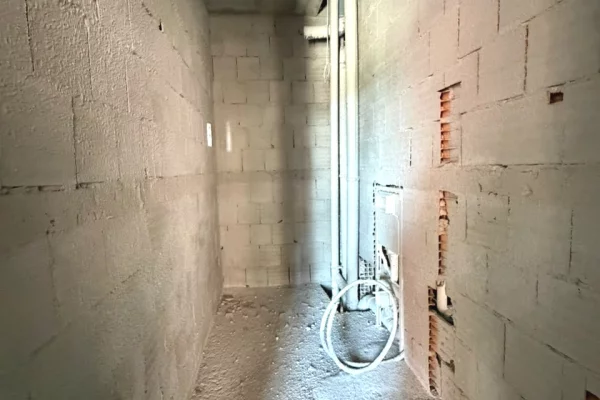 Casa in vendita Appartamento a Tirana, 2+1, Ambiente Vuoto, Pagamento 187,590  Euro.