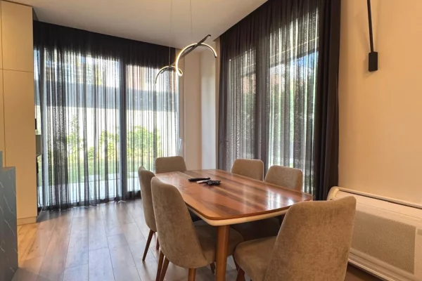 Shtepi me qera Apartament ne Tirane, 3+1, Mobilimi E mobiluar, Pagesa 2,999  Euro.