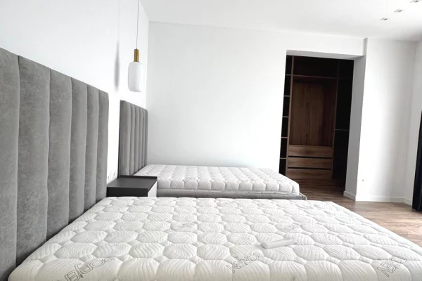 Shtepi me qera Apartament ne Tirane, 3+1, Mobilimi E mobiluar, Pagesa 2,999  Euro.