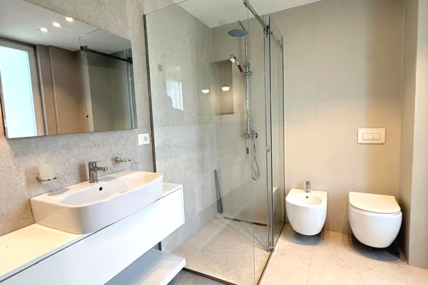 Shtepi me qera Apartament ne Tirane, 3+1, Mobilimi E mobiluar, Pagesa 2,999  Euro.