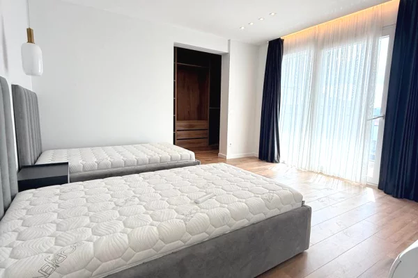 Shtepi me qera Apartament ne Tirane, 3+1, Mobilimi E mobiluar, Pagesa 2,999  Euro.