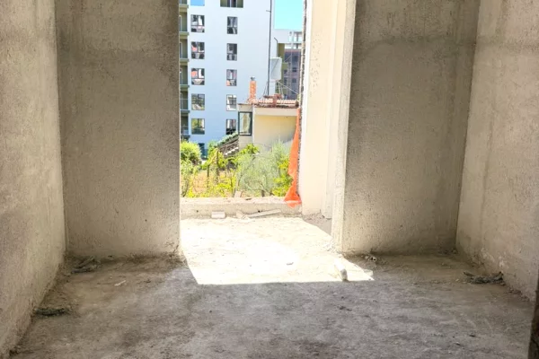 Shtepi ne shitje Apartament ne Tirane, 1+1, Mobilimi Bosh, pa mobiluar, Pagesa 79,501  Euro.