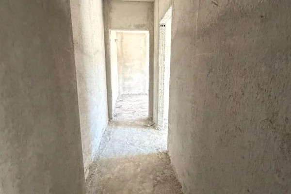 Shtepi ne shitje Apartament ne Tirane, 1+1, Mobilimi Bosh, pa mobiluar, Pagesa 79,501  Euro.
