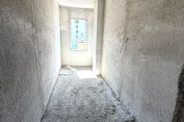 Shtepi ne shitje Apartament ne Tirane, 1+1, Mobilimi Bosh, pa mobiluar, Pagesa 79,501  Euro.