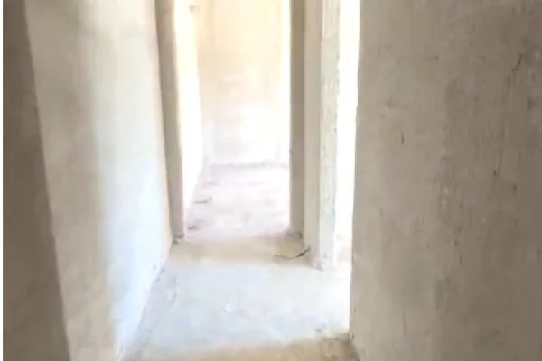 Shtepi ne shitje Apartament ne Tirane, 1+1, Mobilimi Bosh, pa mobiluar, Pagesa 78,001  Euro.