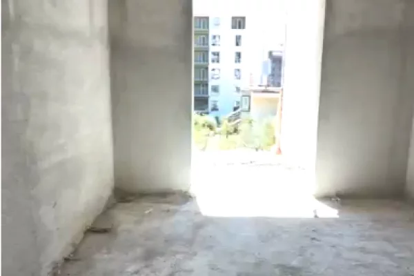 Shtepi ne shitje Apartament ne Tirane, 1+1, Mobilimi Bosh, pa mobiluar, Pagesa 78,001  Euro.