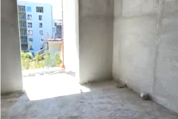 Shtepi ne shitje Apartament ne Tirane, 1+1, Mobilimi Bosh, pa mobiluar, Pagesa 78,001  Euro.