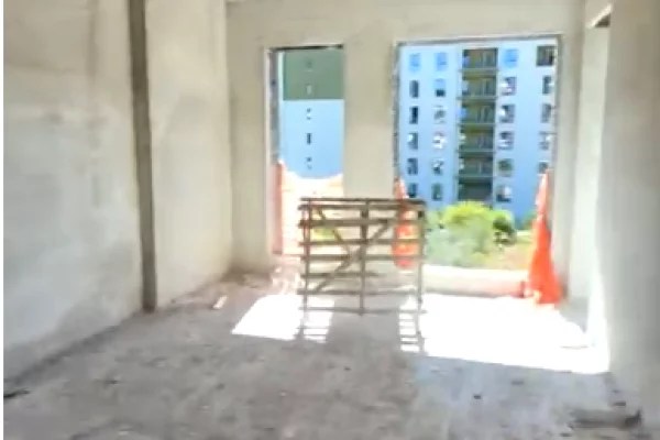 Shtepi ne shitje Apartament ne Tirane, 1+1, Mobilimi Bosh, pa mobiluar, Pagesa 78,001  Euro.