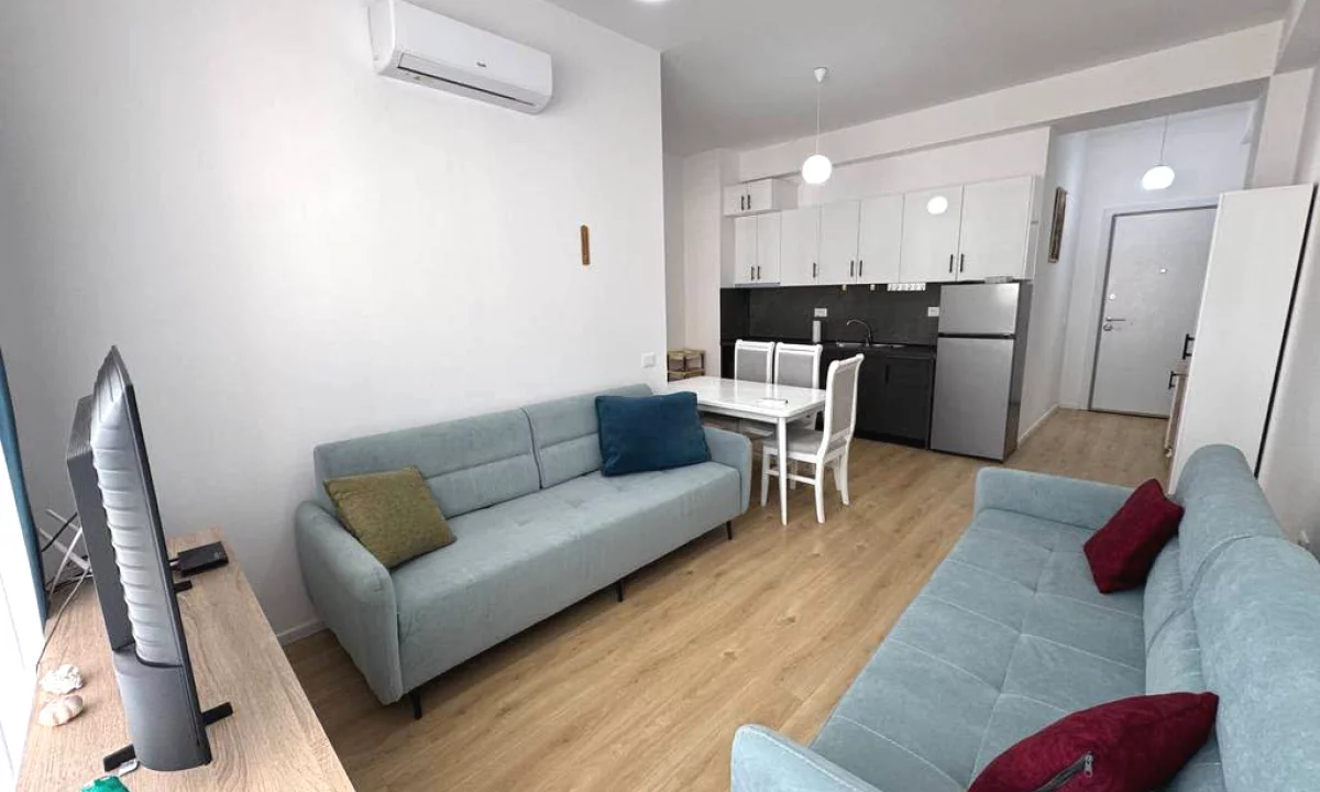 Shtepi ne shitje Apartament ne Tirane, 1+1, Mobilimi E mobiluar, Pagesa 105,000  Euro.