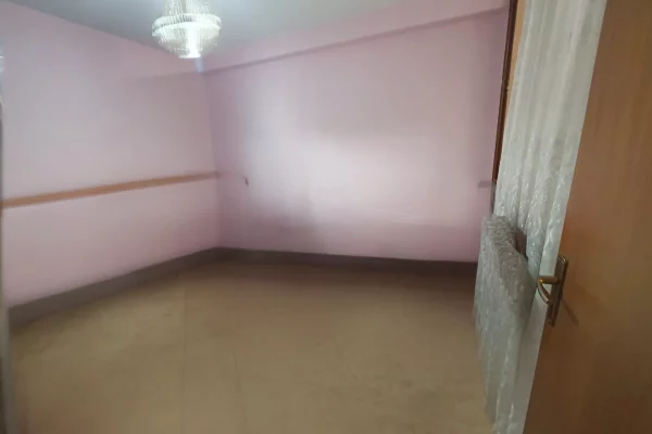 Shtepi ne shitje Apartament ne Tirane, 2+1, Mobilimi E mobiluar, Pagesa 185,000  Euro.