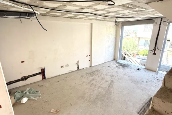 Shtepi ne shitje Vila Luksoze ne Tirane, 3+1, Mobilimi Bosh, pa mobiluar, Pagesa 550,000,000  Leke.