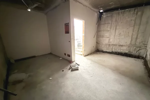 Shtepi ne shitje Vila Luksoze ne Tirane, 3+1, Mobilimi Bosh, pa mobiluar, Pagesa 550,000,000  Leke.