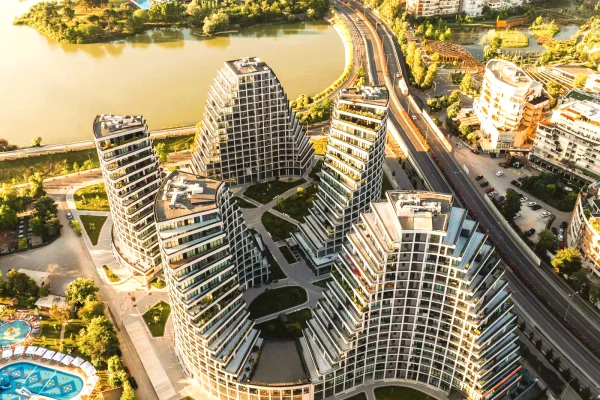 Ambient biznesi me qera 3+1 ne Tirane - 2,000 Euro