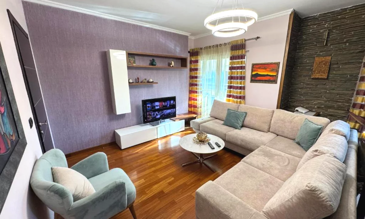 Shtepi me qera Apartament ne Tirane, 2+1, Mobilimi E mobiluar, Pagesa 1,500  Euro.