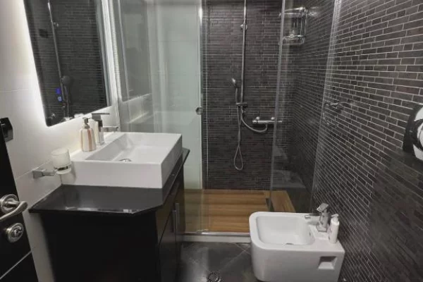 Shtepi me qera Apartament ne Tirane, 2+1, Mobilimi E mobiluar, Pagesa 1,500  Euro.