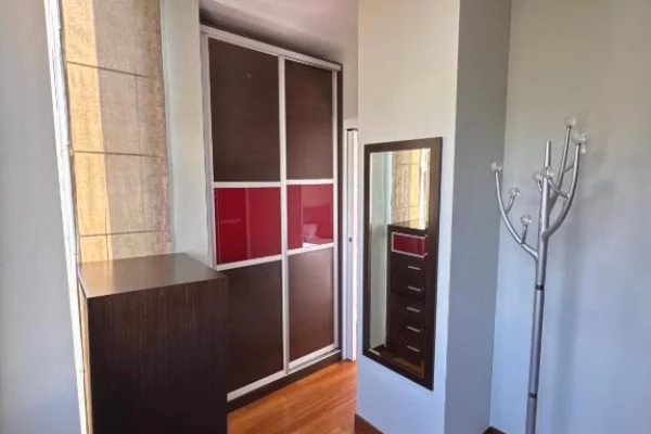 Shtepi me qera Apartament ne Tirane, 2+1, Mobilimi E mobiluar, Pagesa 1,500  Euro.