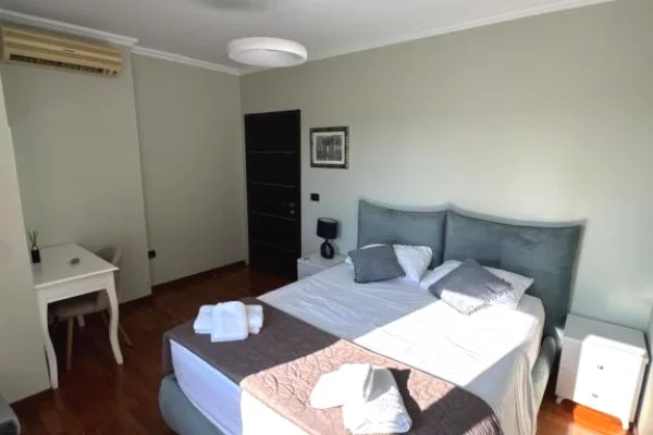 Shtepi me qera Apartament ne Tirane, 2+1, Mobilimi E mobiluar, Pagesa 1,500  Euro.