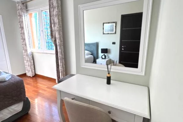 Shtepi me qera Apartament ne Tirane, 2+1, Mobilimi E mobiluar, Pagesa 1,500  Euro.