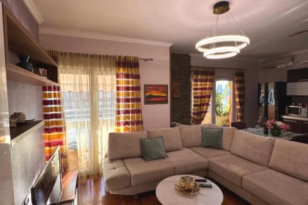 Shtepi me qera Apartament ne Tirane, 2+1, Mobilimi E mobiluar, Pagesa 1,500  Euro.