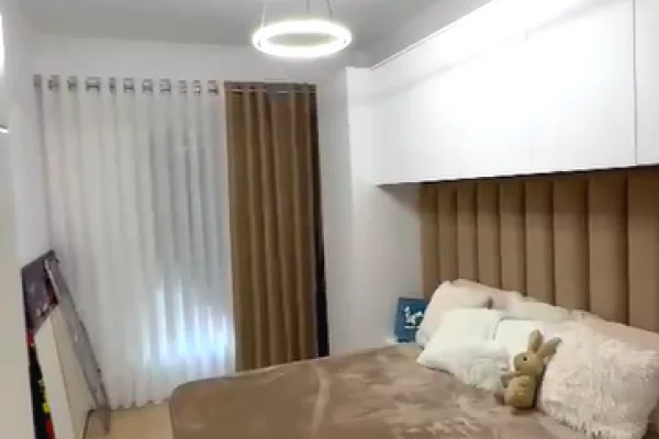 Shtepi me qera Apartament ne Tirane, 3+1, Mobilimi E mobiluar, Pagesa 2,500  Euro.