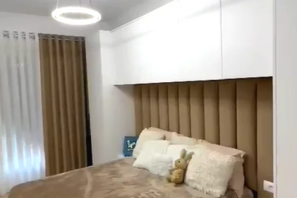 Shtepi me qera Apartament ne Tirane, 3+1, Mobilimi E mobiluar, Pagesa 2,500  Euro.